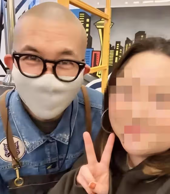 大S被寵到國外！具俊曄拿她的雜誌，在國外做宣傳吸引人氣