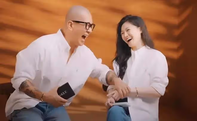 大S被寵到國外!具俊曄拿她的雜誌,在國外做宣傳吸引人氣