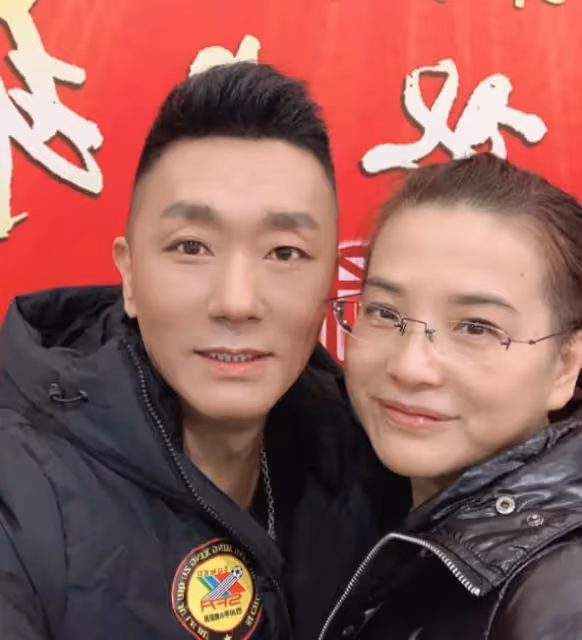 《狂飆》回應演員涉毒後,含笑發文道歉有輕生念頭,妻子高珊力挺