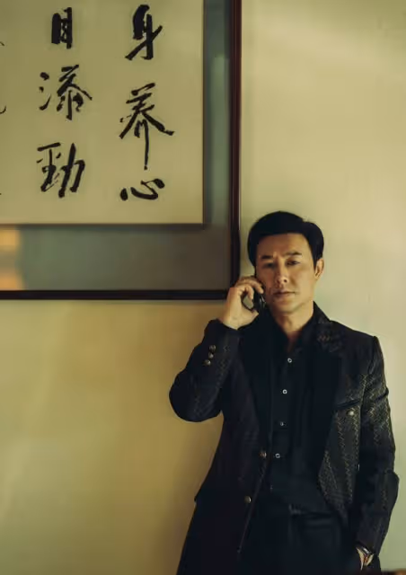 曝張頌文遭張紀中嘲諷！因環保撿垃圾被劇組扔在沙漠，後者已回應
