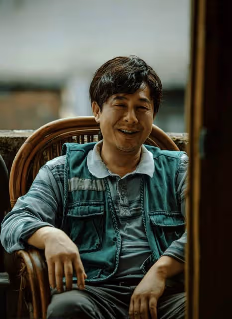 曝張頌文遭張紀中嘲諷！因環保撿垃圾被劇組扔在沙漠，後者已回應