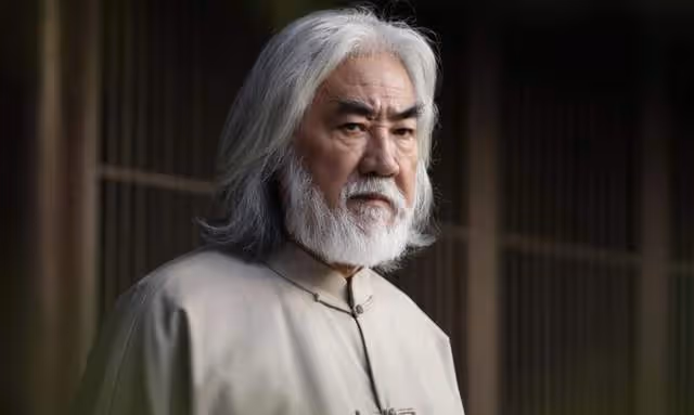 曝張頌文遭張紀中嘲諷！因環保撿垃圾被劇組扔在沙漠，後者已回應