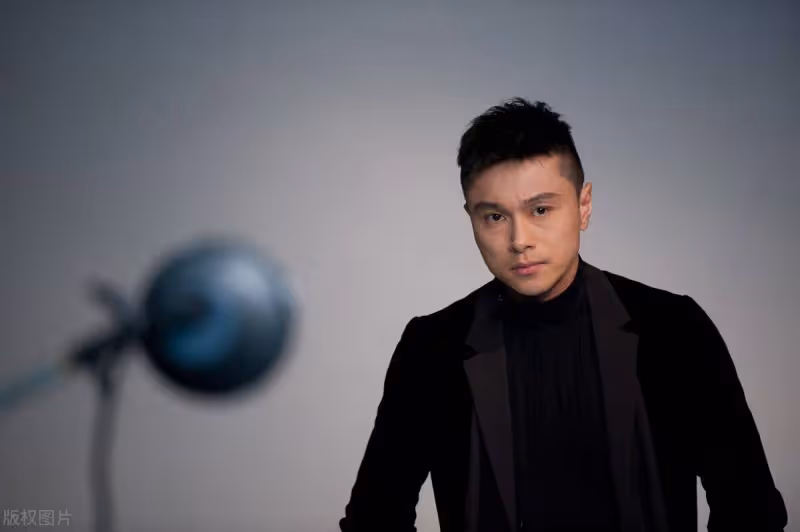 TVB勵志男神黃浩然,事業起色卻曾被罕見病困擾,如今過得怎樣