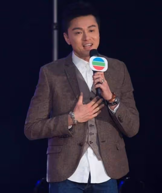 TVB勵志男神黃浩然,事業起色卻曾被罕見病困擾,如今過得怎樣
