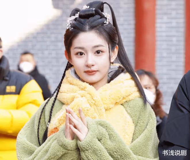 讓於正連發14張美照,被網友贊長得像趙麗穎,22歲趙晴勢頭真猛!
