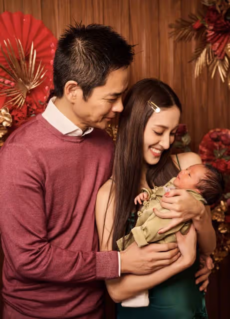 鄭嘉穎夫婦慶祝三胎兒子滿月,陳凱琳恢復元氣,寶寶長得像混血兒
