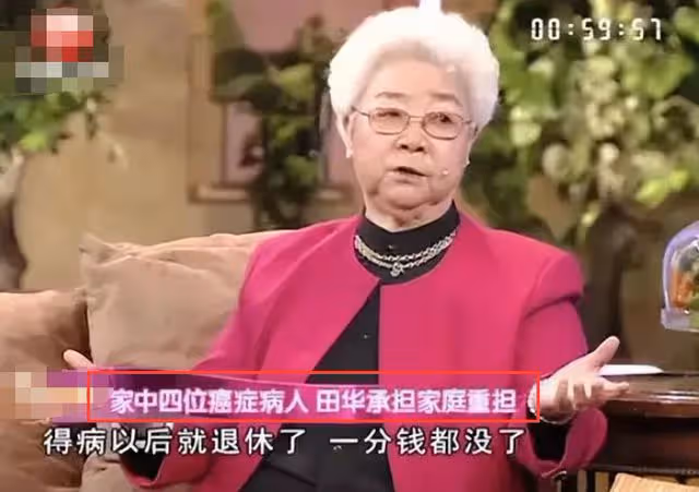 94歲戲骨田華與8歲重孫追劇,家中內景太簡陋,客廳狹小地板裂縫