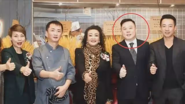 改主意了!公開不會「傳位」給兒子後,張蘭又有新動作