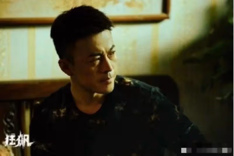 原來「唐小龍」是最大贏家!父親是圈內知名導演,妻子貌美如花