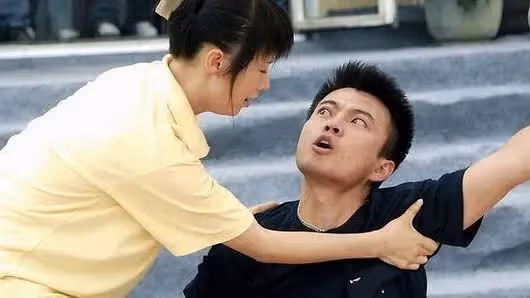 原來「唐小龍」是最大贏家!父親是圈內知名導演,妻子貌美如花
