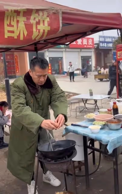 演員李嘉明現狀好慘!無戲拍淪落路邊賣炒麵,曾為電視亂收費發聲