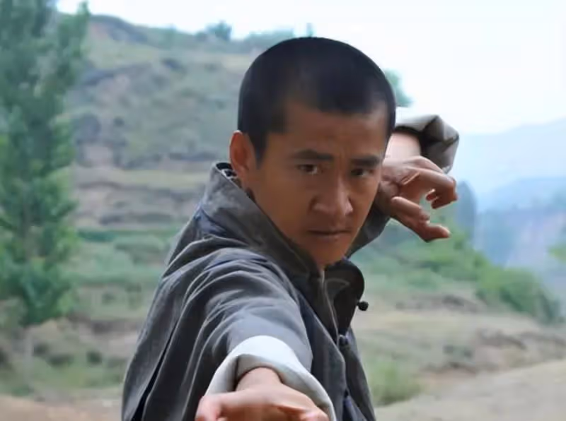 演員李嘉明現狀好慘!無戲拍淪落路邊賣炒麵,曾為電視亂收費發聲