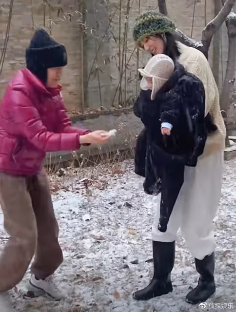 李亞鵬嬌妻為女兒拍寫真,夏夏頭頂卷髮萌出血,和爸爸越長越像