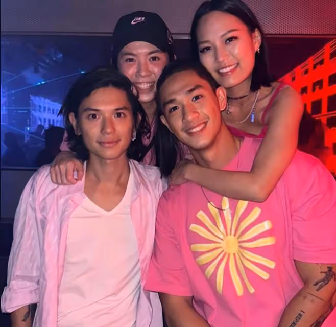 霍啟剛堂妹開派對慶生，穿露背裝大秀身材，緊摟小叔子笑容燦爛
