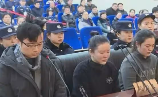 15歲富二代：每天早飯300塊，一雙鞋只穿3次，喜歡和母親對著打