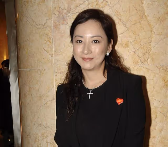 香港知名女星賣曲奇虧百萬!身材發胖明顯,前夫婚內出軌嫩模