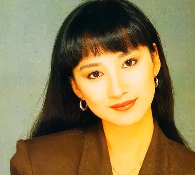 香港知名女星賣曲奇虧百萬!身材發胖明顯,前夫婚內出軌嫩模