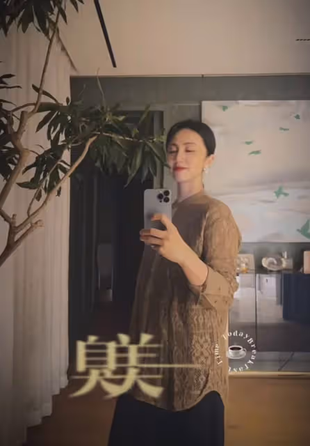 孫莉曬一家五口溫馨日常,黃磊多多牽手弟弟,妹妹塗指甲油愛臭美