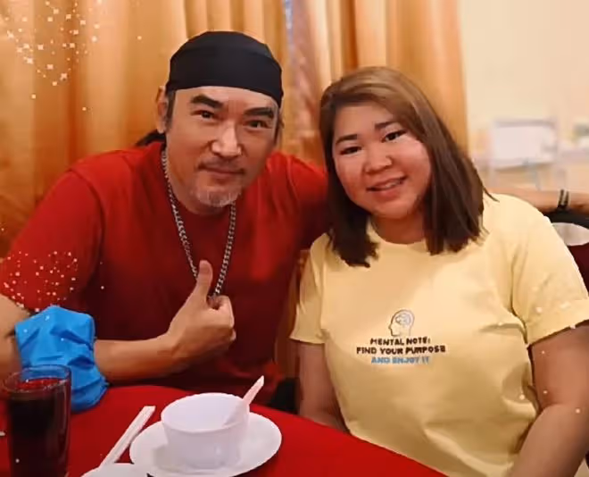 55歲焦恩俊變化大!鬍子花白被錯認成徐少強,髮際線後移常戴頭巾