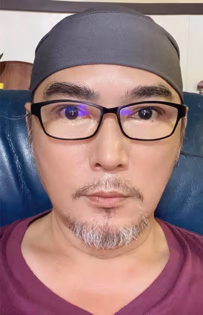55歲焦恩俊變化大!鬍子花白被錯認成徐少強,髮際線後移常戴頭巾