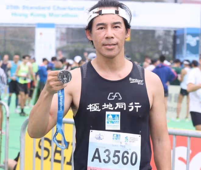 眾星參加馬拉松!67歲周潤發獲獎牌太開心,TVB視後打破個人記錄