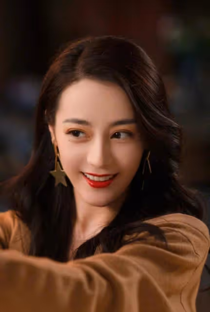 迪麗熱巴被曝和黃景瑜隱婚,目前已懷孕4個月,狗仔曝光大肚視頻