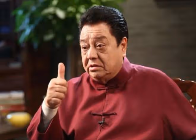 75歲李金斗參加非遺相聲大會,唱功不如郭德綱,穿紅色大褂引熱議