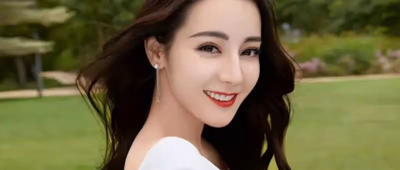 熱巴曬婚紗大片，拍攝於與黃景瑜合作期間，疑似為官宣結婚做試探