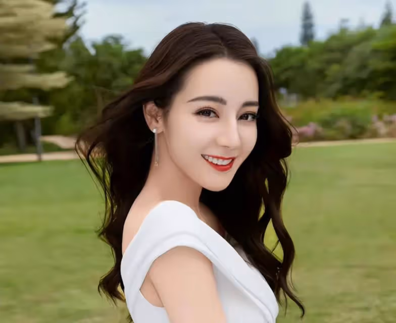 熱巴曬婚紗大片,拍攝於與黃景瑜合作期間,疑似為官宣結婚做試探