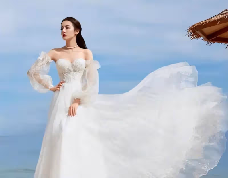 熱巴曬婚紗大片,拍攝於與黃景瑜合作期間,疑似為官宣結婚做試探