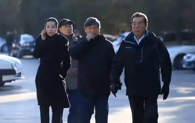 84歲李雙江精神抖擻,小兒子李天一帶給他的傷害,被大兒子治癒了