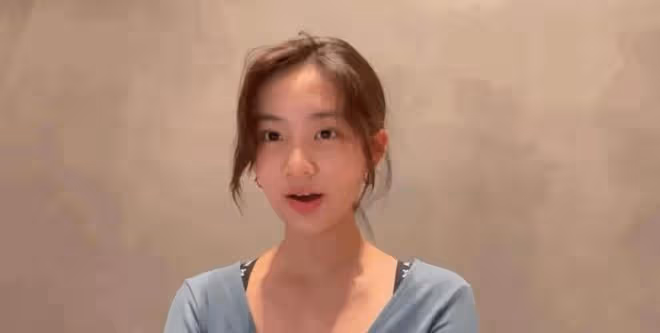 黃多多:不理爭議,繼續穿低胸裝,明星的孩子就不能有穿衣自由?