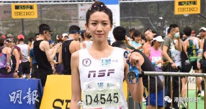 渣馬2023｜周潤發1:03:58完成10K賽 蔡思貝時隔5年再跑半馬
