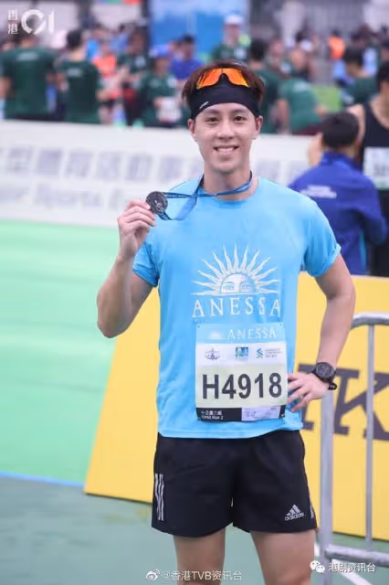 渣馬2023|周潤發1:03:58完成10K賽 蔡思貝時隔5年再跑半馬