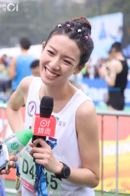 渣馬2023|周潤發1:03:58完成10K賽 蔡思貝時隔5年再跑半馬