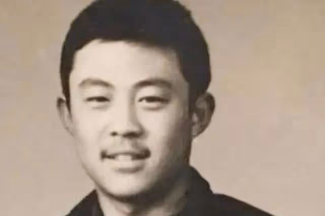 演員侯勇:和第三任小20歲妻子恩愛甜蜜,前妻卻因患病單身至今