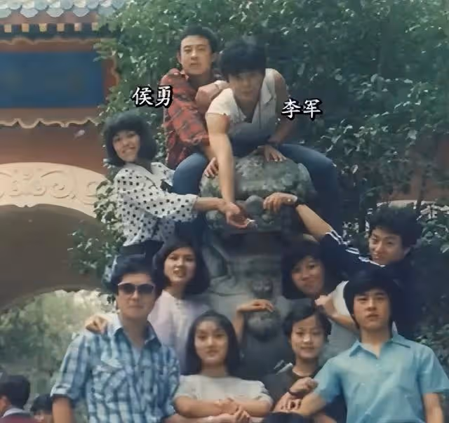 演員侯勇:和第三任小20歲妻子恩愛甜蜜,前妻卻因患病單身至今
