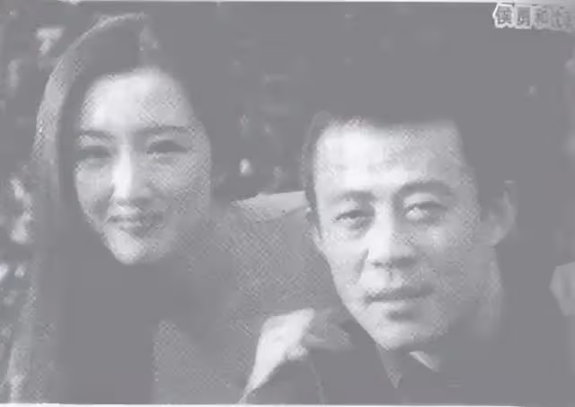 演員侯勇:和第三任小20歲妻子恩愛甜蜜,前妻卻因患病單身至今