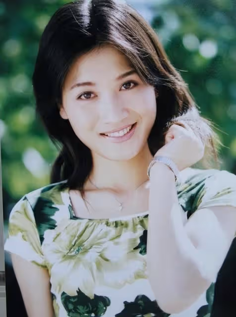 演員侯勇:和第三任小20歲妻子恩愛甜蜜,前妻卻因患病單身至今