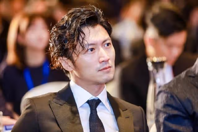 張柏芝問兒子，如果給他找個爸爸呢？他6個字的回答讓張柏芝哭了