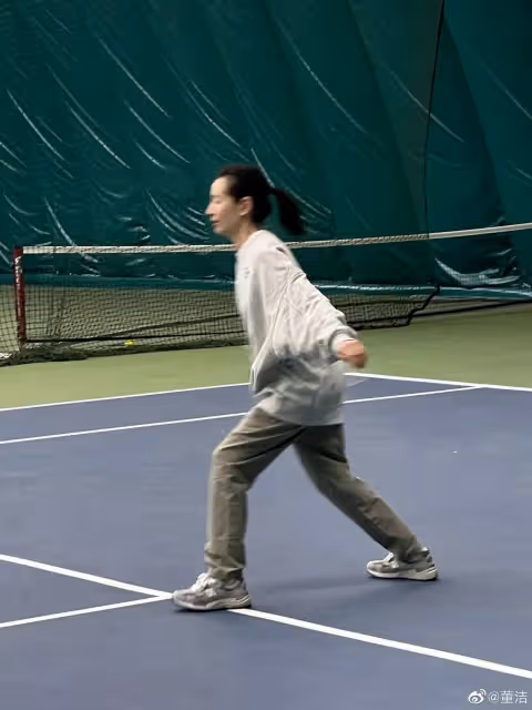 董潔:被傳復合後素顏打球很蒼老,兒子顏值遭吐槽,不帥但單純