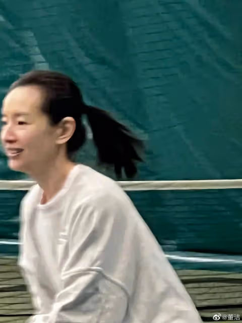 董潔:被傳復合後素顏打球很蒼老,兒子顏值遭吐槽,不帥但單純