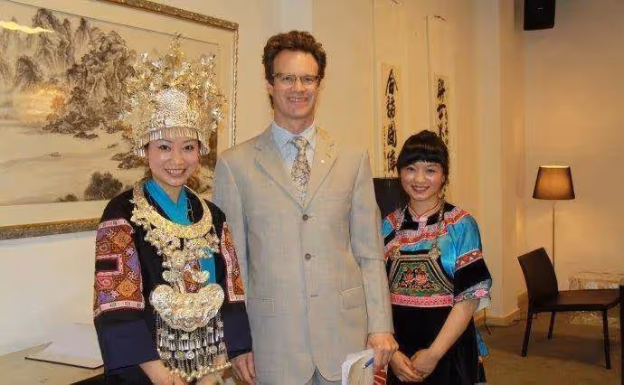 大山:以「愛國之名」在中國說相聲賺錢,卻悄悄將妻兒送到加拿大
