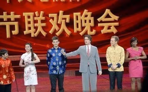 大山:以「愛國之名」在中國說相聲賺錢,卻悄悄將妻兒送到加拿大