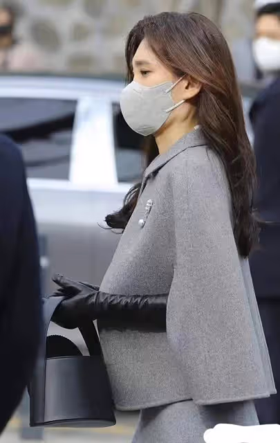 李富真參加兒子畢業典禮,離婚後顏值回春,兒子比三星太子爺爭氣
