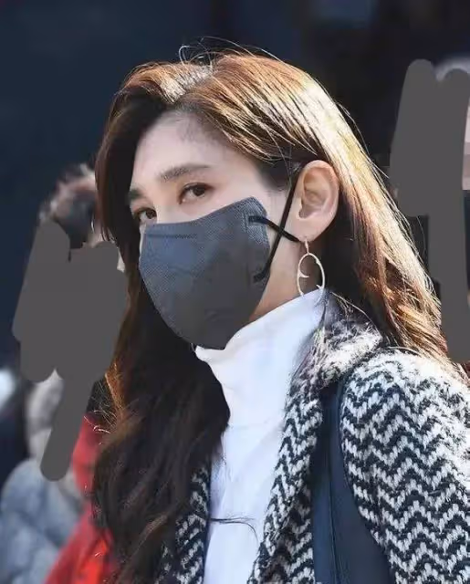 李富真參加兒子畢業典禮,離婚後顏值回春,兒子比三星太子爺爭氣