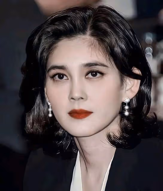 李富真參加兒子畢業典禮,離婚後顏值回春,兒子比三星太子爺爭氣