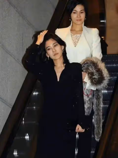 李富真參加兒子畢業典禮,離婚後顏值回春,兒子比三星太子爺爭氣