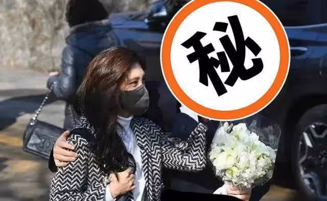 李富真參加兒子畢業典禮,離婚後顏值回春,兒子比三星太子爺爭氣