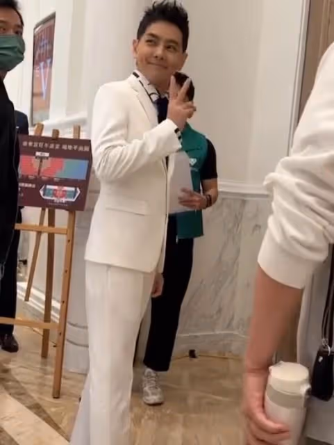 48歲林志穎正式復工,發文感謝粉絲,臉部生圖曝光:毫無手術痕跡